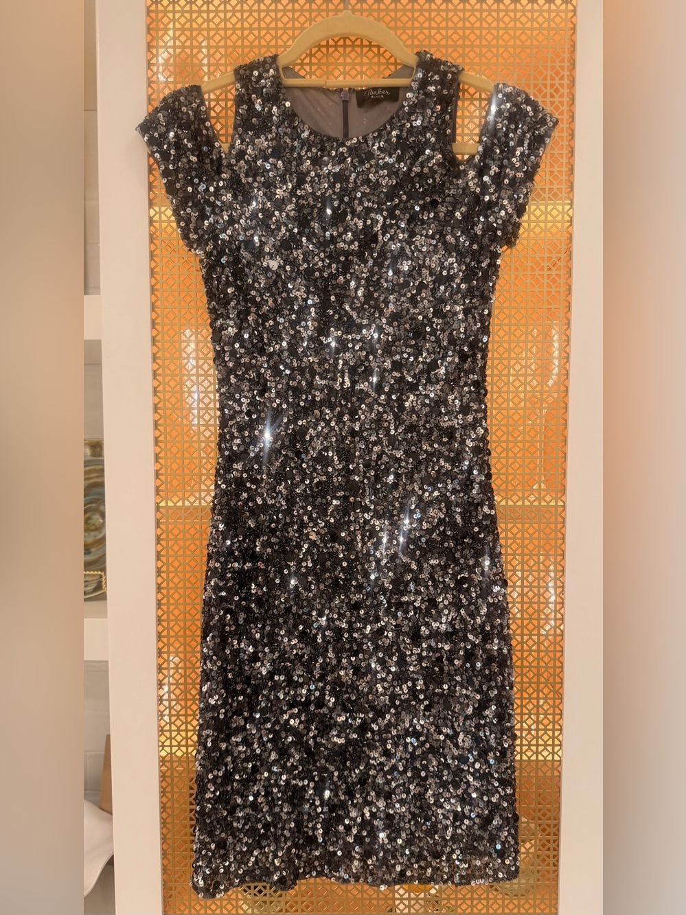 Parker Silver Sequin Cold-Shoulder Cocktail Dress! Stunning!! Size 4! EUC